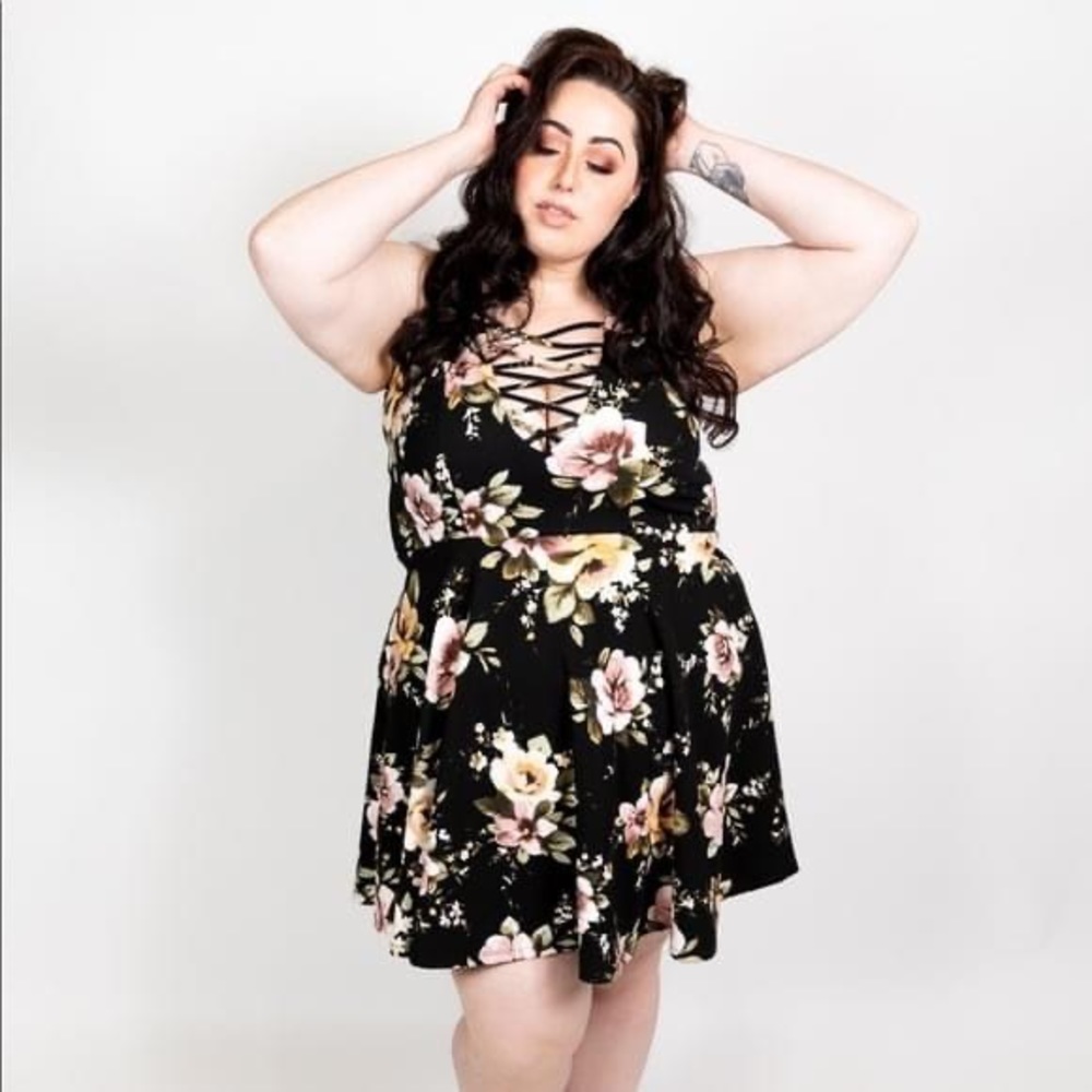 NWT Elara Luna Floral Dress
